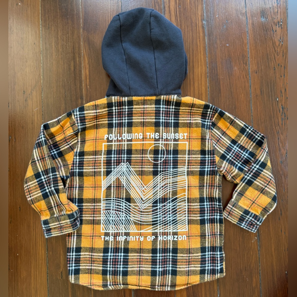 Zara Boys Plaid Flannel Hoodie (Size 7) – “Following the Sunset” Graphic Back